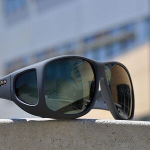 NWOT Cocoons Sunglasses